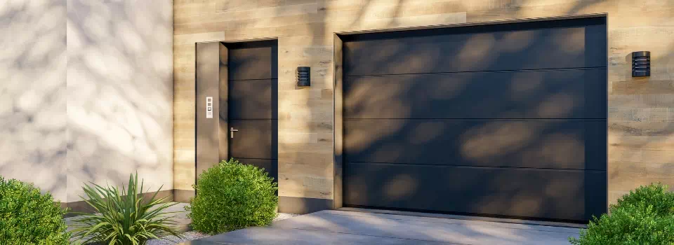drzwi wejściowe i brama garażowa